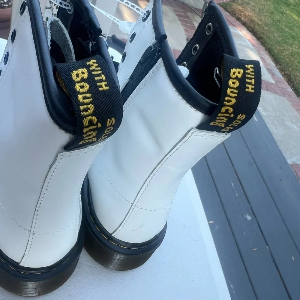 Dr. Martens White Ankle Boots Junior/ladies Size 6 White NWOT